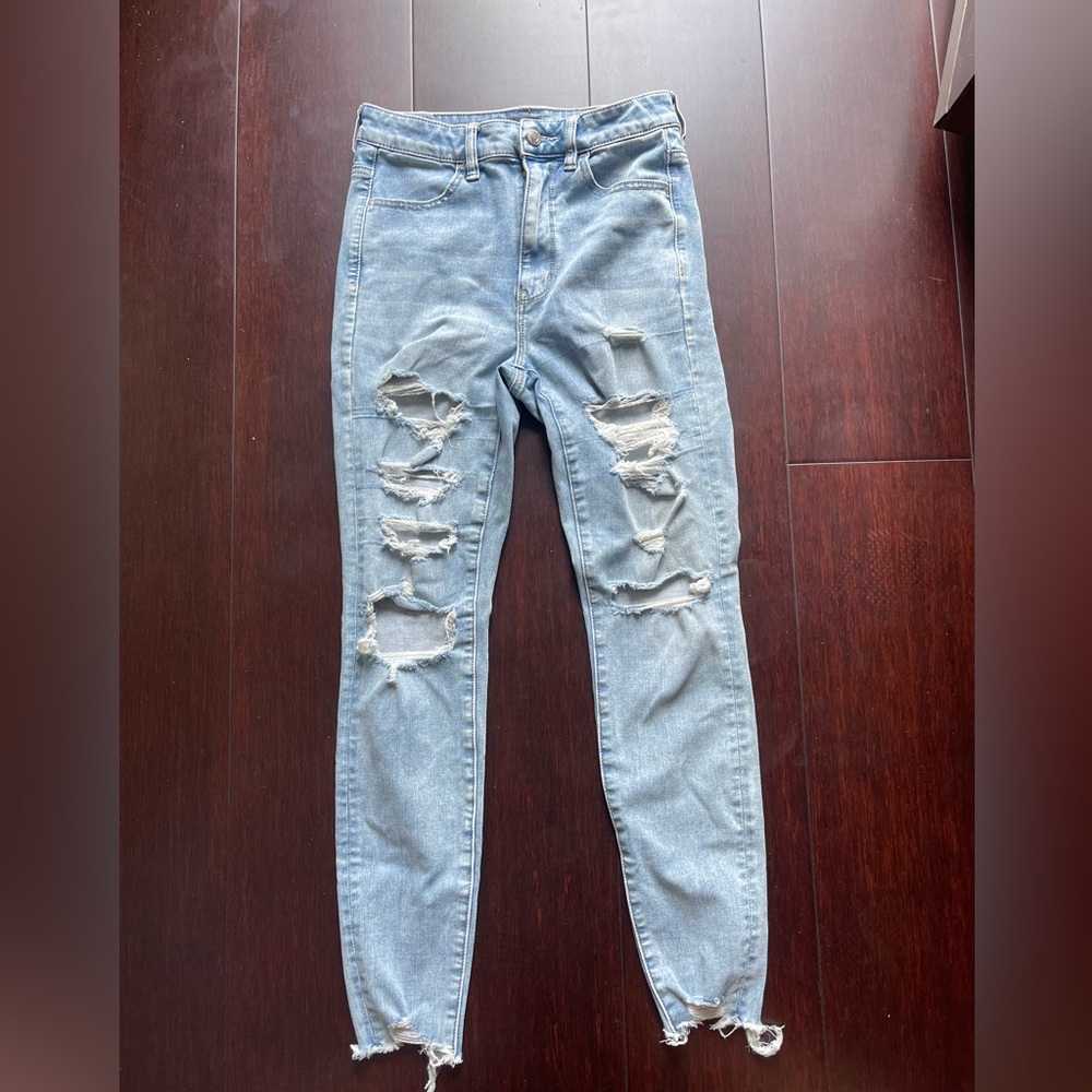 American Eagle ripped skinny jeans. Size 6.